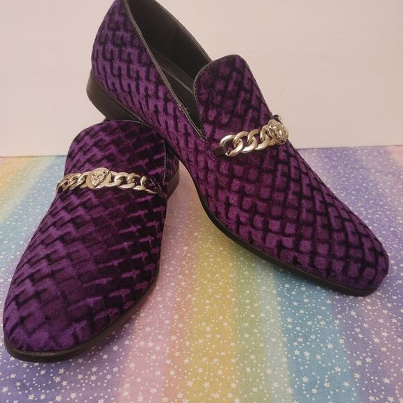 AMALI MEN'S DIAMOND QUILTED EMBOSSED FAUX VELVET LOAFER WITH METAL CHAIN. - Picture 1 of 8